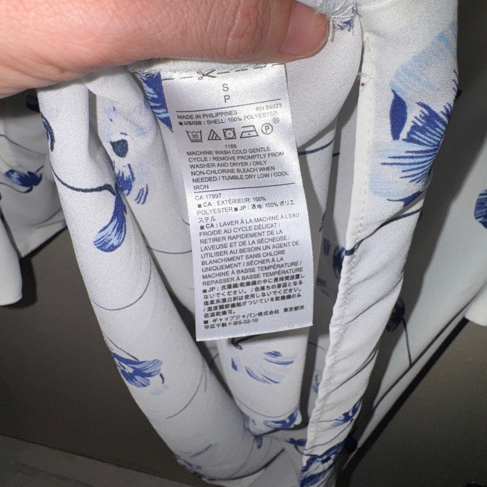 Free- Banana Republic White Blouse with Navy Floral Print - Picture 4 of 4
